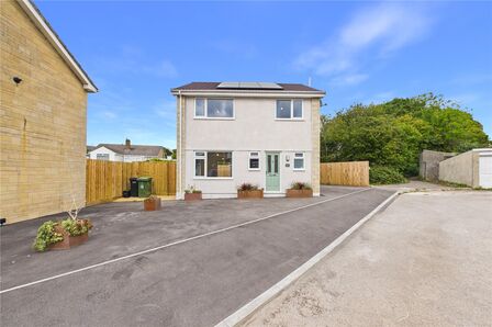 Brookside Close, 4 bedroom Detached House to rent, &pound;1,900 pcm