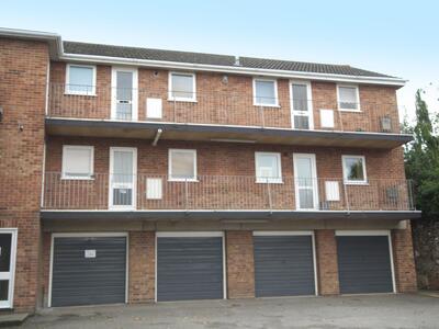 Tillett Road East, 1 bedroom Flat to rent, &pound;700 pcm