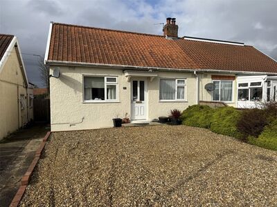 2 bedroom Semi Detached Bungalow to rent