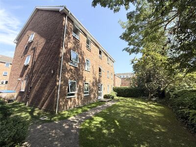 Howard Mews, 2 bedroom  Flat to rent, £800 pcm
