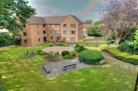 Gilman Road, 2 bedroom Flat to rent, &pound;950 pcm