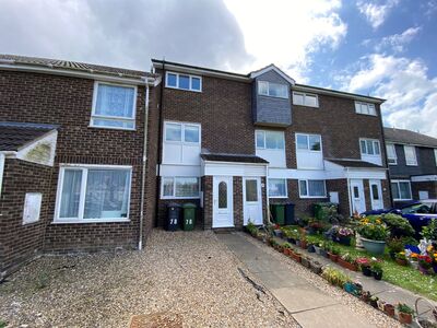 2 bedroom Mid Terrace Flat to rent