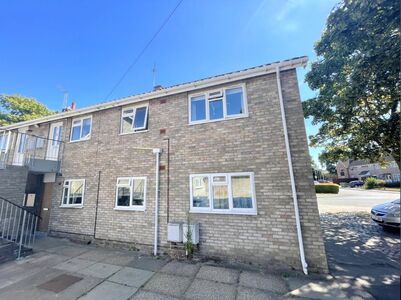 Chipperfield Road, 2 bedroom  Flat to rent, £850 pcm