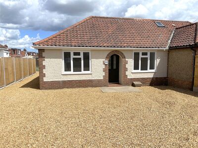 3 bedroom Semi Detached Bungalow to rent