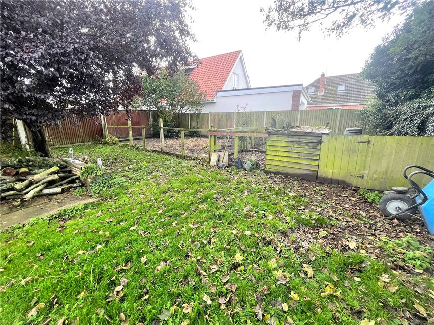 2 bedroom Detached Bungalow for sale, Park Road, Spixworth, NR10 £180,000