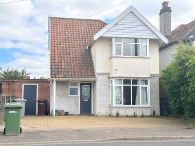 Cromer Road, 4 bedroom Detached House to rent, £1,600 pcm