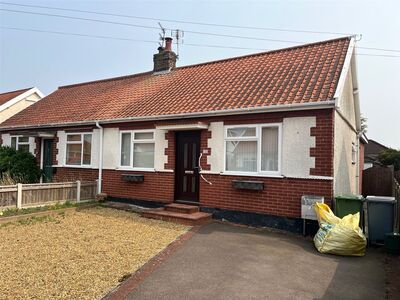 Cyril Road, 2 bedroom Semi Detached Bungalow to rent, £1,250 pcm