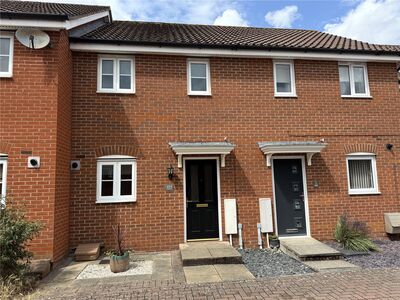 Mountbatten Drive, 2 bedroom Mid Terrace House to rent, £975 pcm