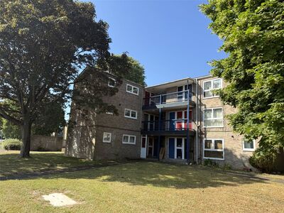 Woodside Road, 1 bedroom Flat for sale, &pound;120,000