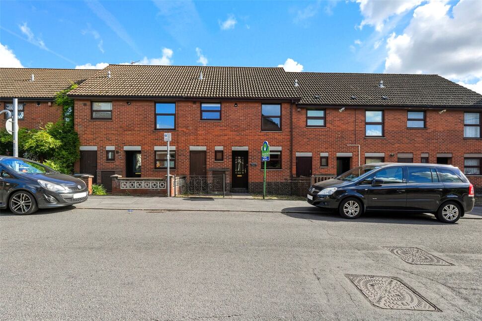3 bedroom Mid Terrace House for sale