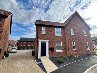 Chapman Road, 2 bedroom Semi Detached House to rent, &pound;1,350 pcm