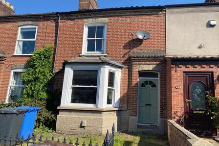 Wingfield Road, 2 bedroom Mid Terrace House for sale, &pound;210,000