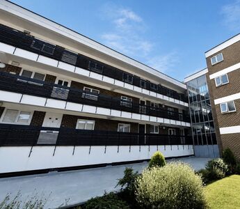 Cairns Court, 2 bedroom Flat to rent, &pound;1,100 pcm