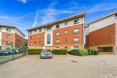 West Cotton Close, 2 bedroom  Flat to rent, £900 pcm