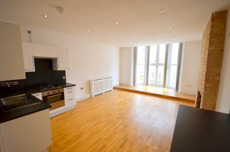 College Street, 1 bedroom  Flat to rent, £825 pcm