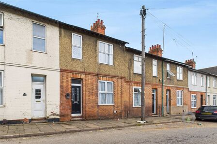 2 bedroom Mid Terrace House to rent