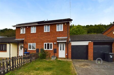 Gresham Drive, 2 bedroom Semi Detached House to rent, £1,225 pcm