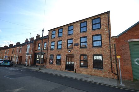 2 bedroom  Flat to rent