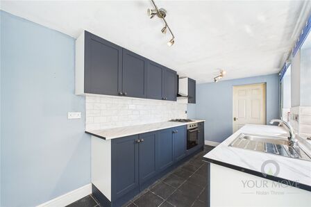 2 bedroom Mid Terrace House to rent
