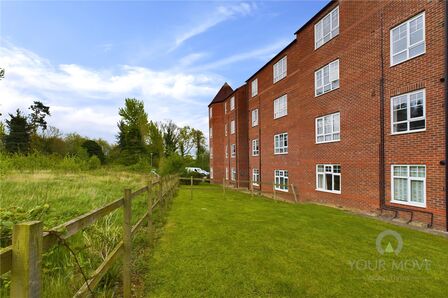 Wildacre Drive, 2 bedroom  Flat to rent, £950 pcm