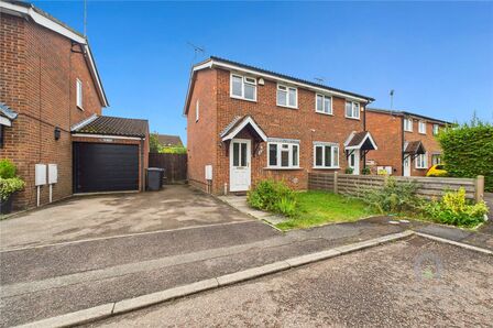 Fleetwind Drive, 2 bedroom Semi Detached House to rent, £1,100 pcm