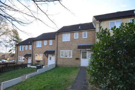 Crowthorp Road, 2 bedroom Mid Terrace House to rent, &pound;950 pcm