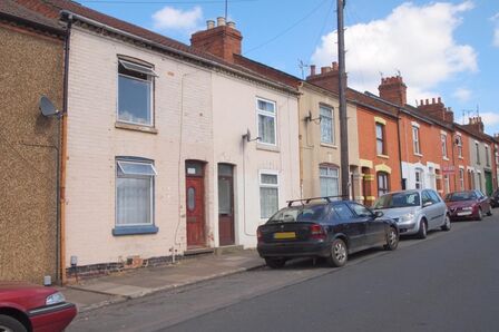 Lower Adelaide Street, 2 bedroom Mid Terrace House to rent, £975 pcm