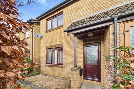 Barn Owl Close, 3 bedroom Semi Detached House to rent, &pound;1,175 pcm