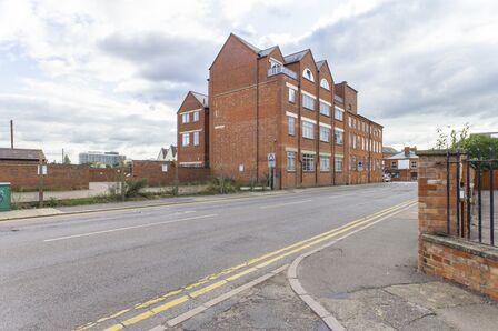 Great Russell Street, 2 bedroom Flat to rent, &pound;1,300 pcm