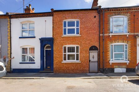 Gray Street, 2 bedroom Flat to rent, &pound;1,050 pcm