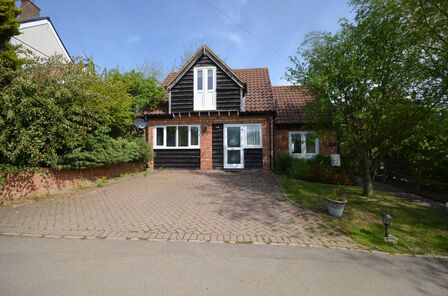 Chequers Lane, 2 bedroom Semi Detached House to rent, £1,250 pcm