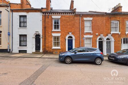 Victoria Road, 3 bedroom Mid Terrace House to rent, £1,300 pcm