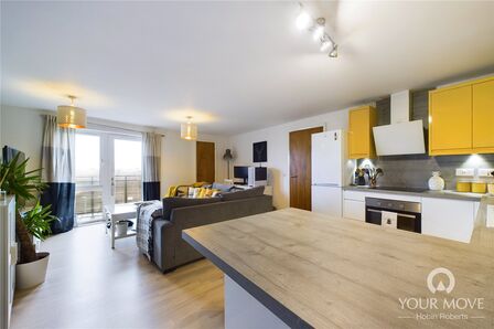 Woolmonger Street, 2 bedroom  Flat for sale, £75,000