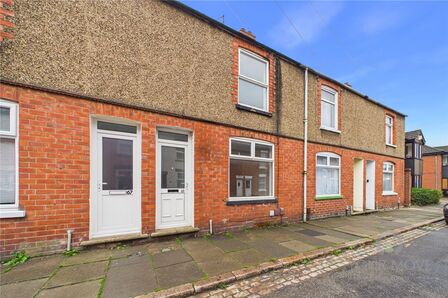 3 bedroom Mid Terrace House to rent