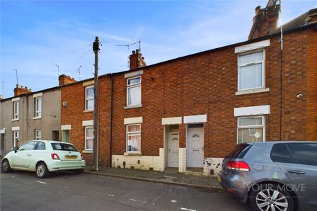 Sandhill Road, 3 bedroom Mid Terrace House to rent, £1,180 pcm