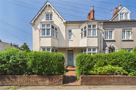 5 bedroom End Terrace House for sale