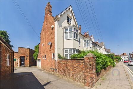 5 bedroom End Terrace House for sale