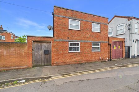 1 bedroom Detached House to rent
