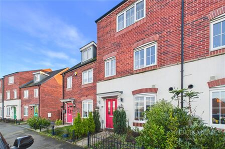 4 bedroom Mid Terrace House for sale