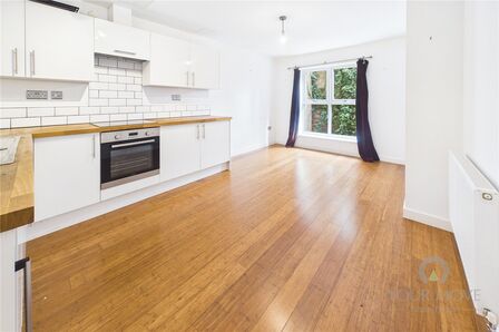Flat 4, 52-56, 2 bedroom Flat to rent, &pound;1,000 pcm
