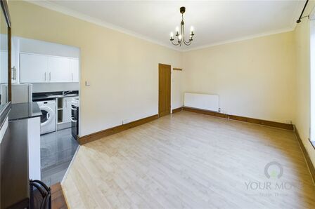 St. Michaels Road, 2 bedroom Flat to rent, &pound;900 pcm