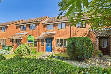 3 bedroom Mid Terrace House for sale