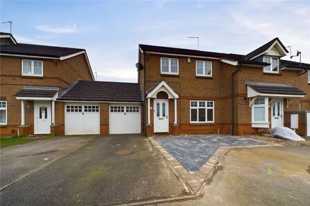 Thomas Chapman Grove, 3 bedroom End Terrace House for sale, £290,000
