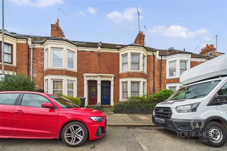 5 bedroom Mid Terrace House for sale