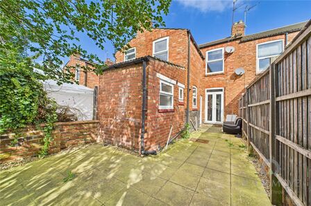 3 bedroom Mid Terrace House for sale