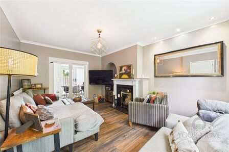 3 bedroom Mid Terrace House for sale