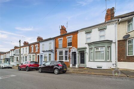 3 bedroom Mid Terrace House for sale