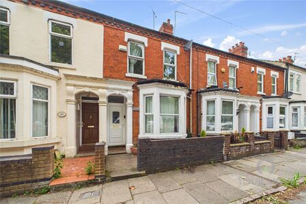 3 bedroom Mid Terrace House for sale