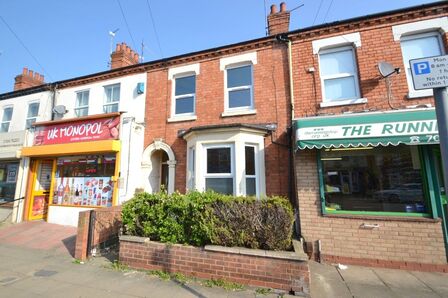 3 bedroom Mid Terrace House to rent
