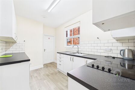 St. Leonards Road, 3 bedroom Mid Terrace House to rent, £1,200 pcm
